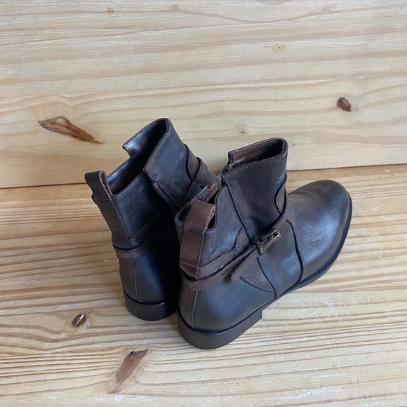 Brown Leather Boots - Picture 5 of 9